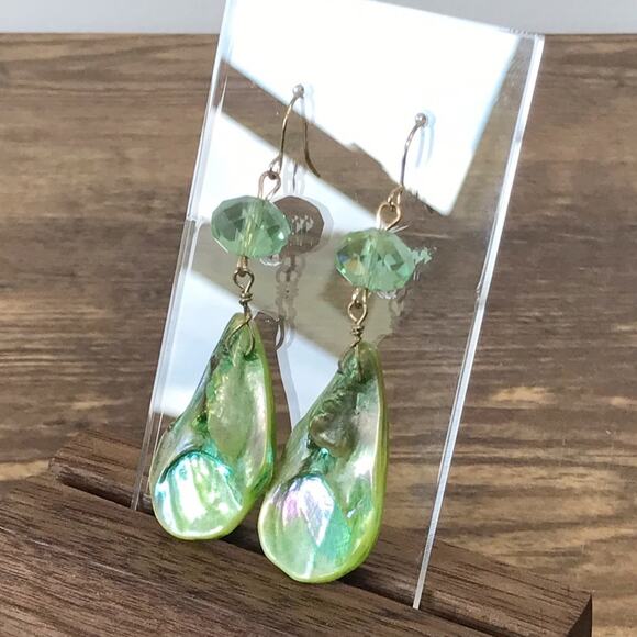 Mother Of Pearl Shell AB Crystal Glass Faceted Bead Gold Tone Drop Earring Green - Picture 6 of 15